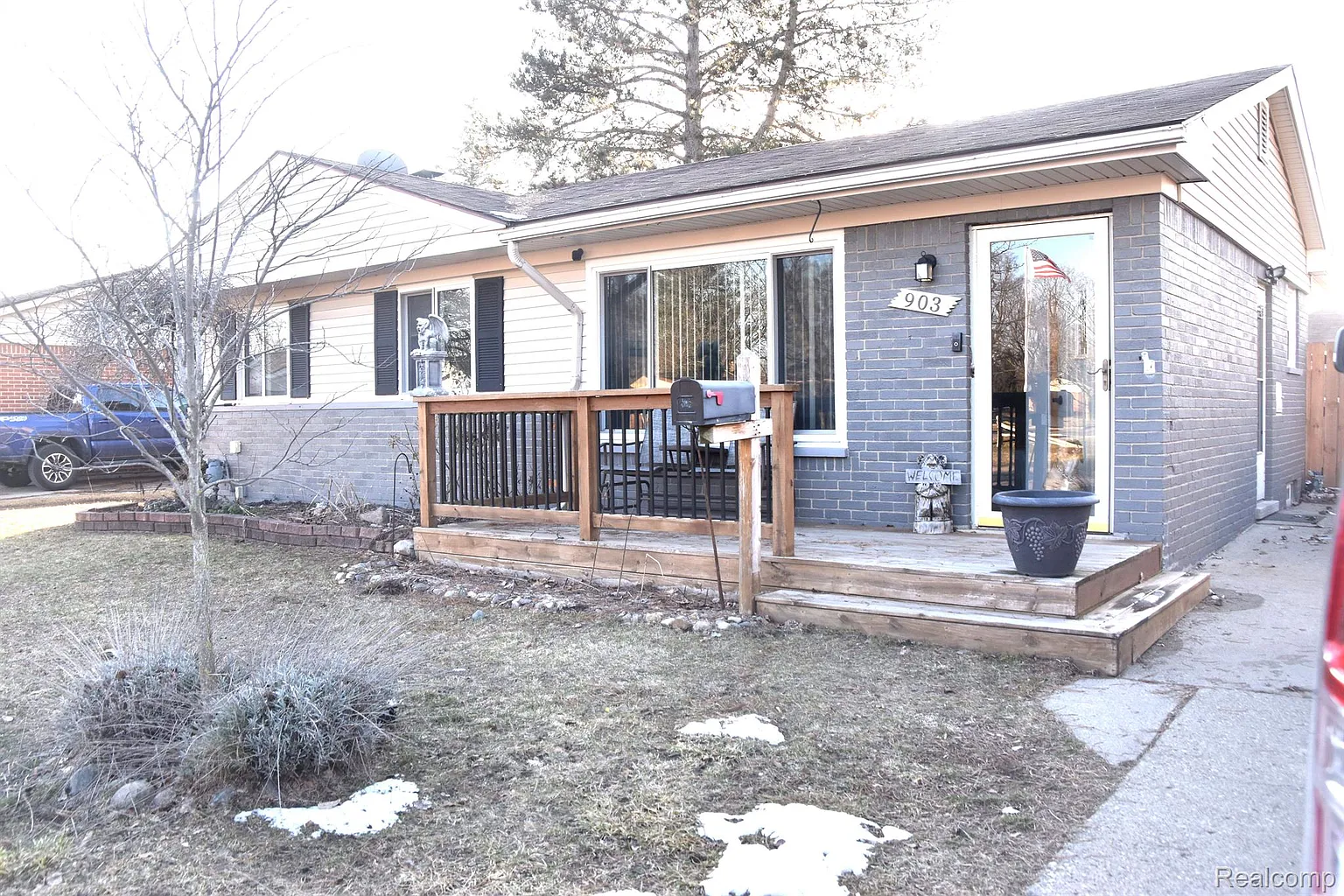 903 Emma Dr photo 1