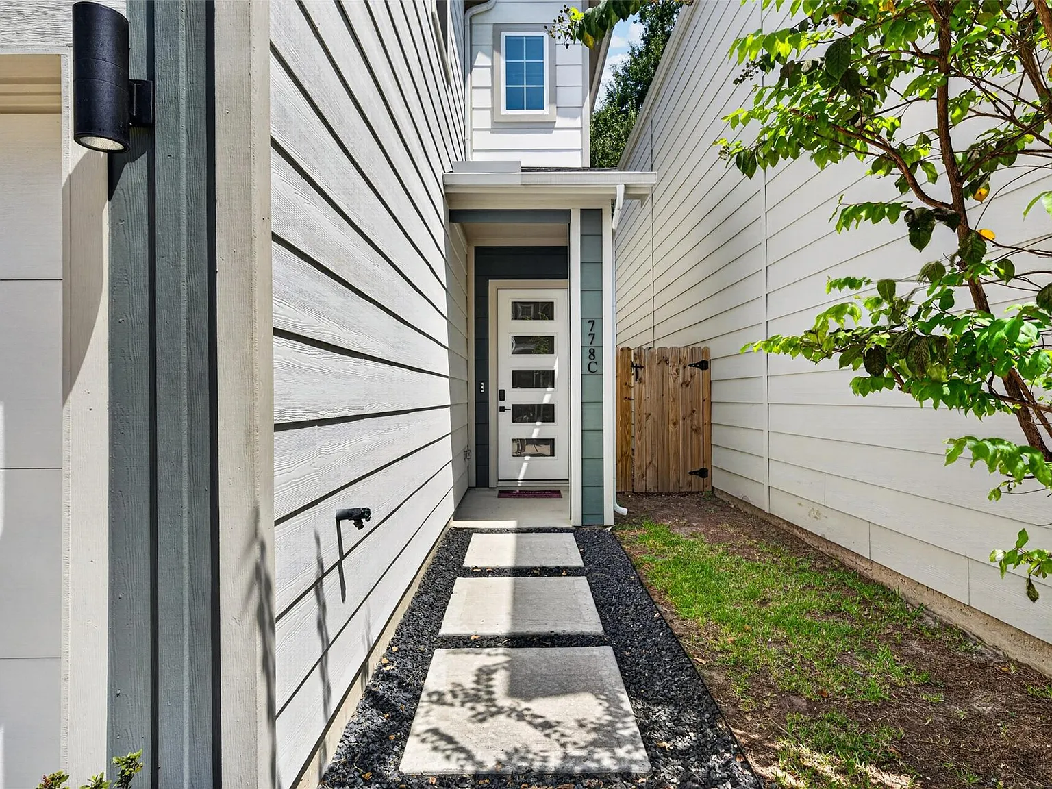 3 bed, 2.5 bath, 1605 sqft, $3,150 — Photo 4