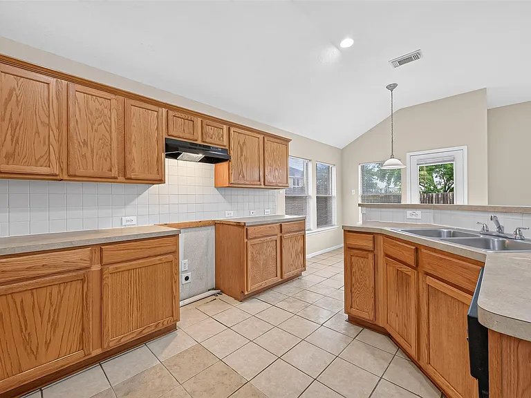 17230 Hollow Sands Ct — Photo 12