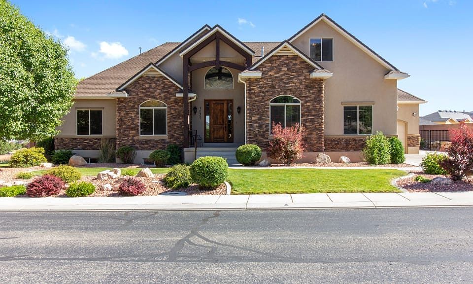 Superb Curb Appeal!