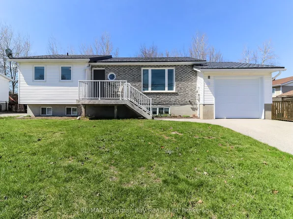 8 John Dillingno St, Tay, ON L0K 2A0