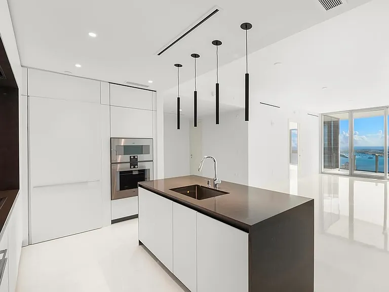 300 Biscayne Blvd #1 — Photo 7