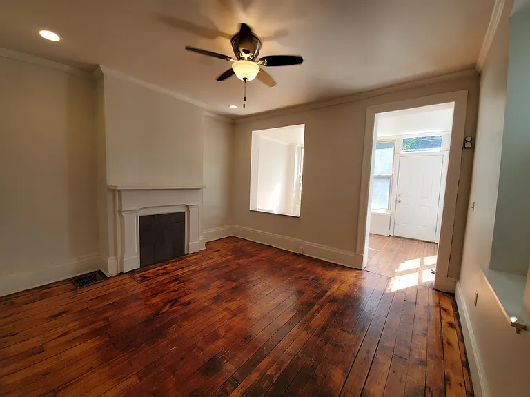 1413 Porterfield St — Photo 2