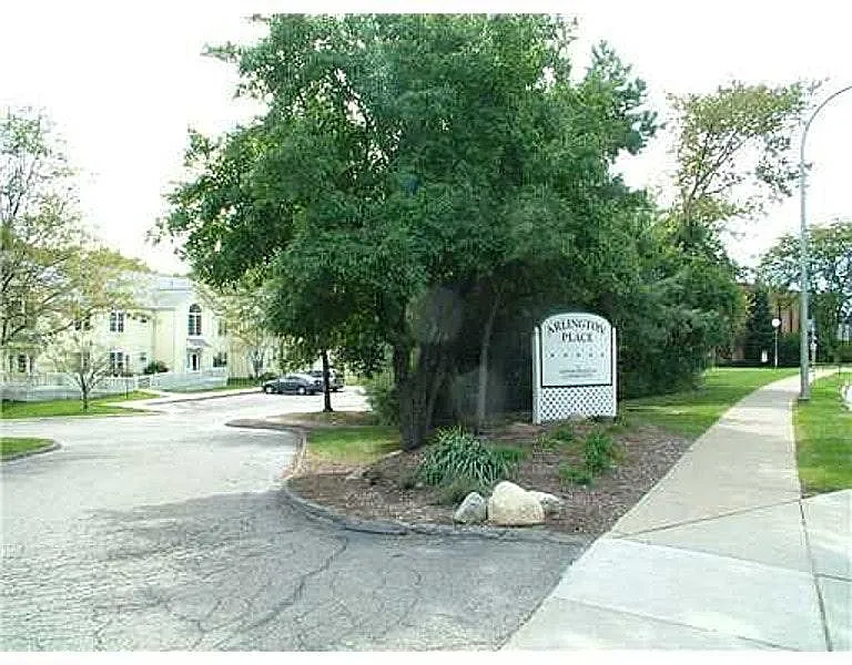 Arlington Place - 2213 S Huron Pkwy #3