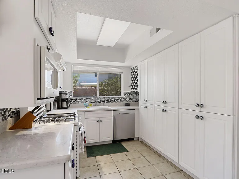 4348 Loma Hermosa Dr — Photo 17