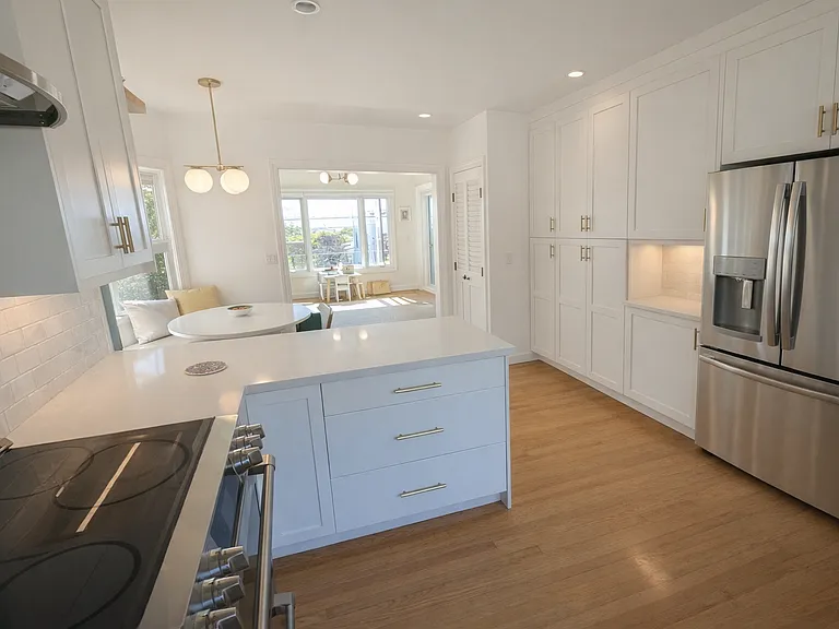 631 Vincente Ave — Photo 9