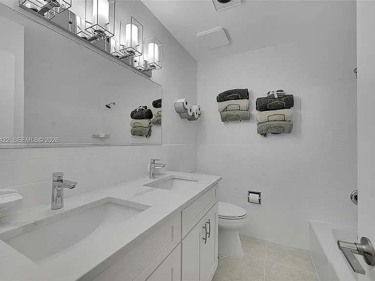 808 SW 12th Ct #808 — Photo 24
