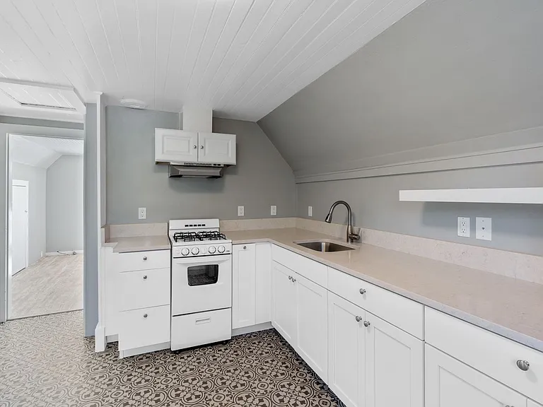 547 Randolph Street — Photo 8