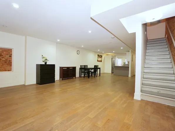 121 Albany Avenue image 1 of 15