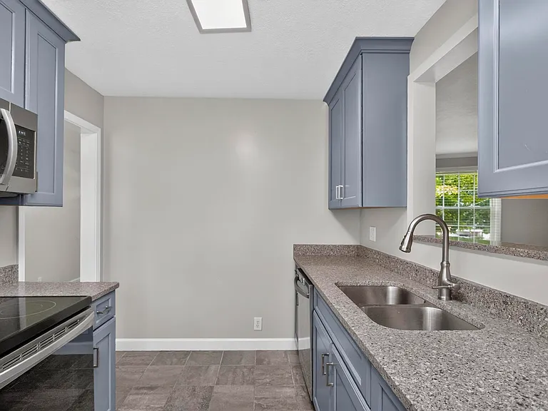 409 Woodberry Dr — Photo 8