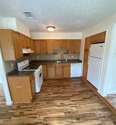 5th image of 5820 Glasco St