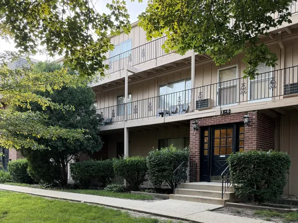 2404 Algonquin Rd Unit 5, Rolling Meadows, IL 60008