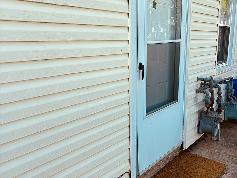 Walk in side entrance
