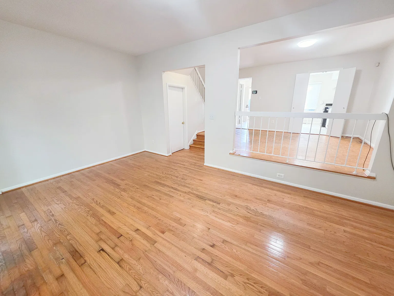3 bed, 3.5 bath, 1980 sqft, $3,500 — Photo 4