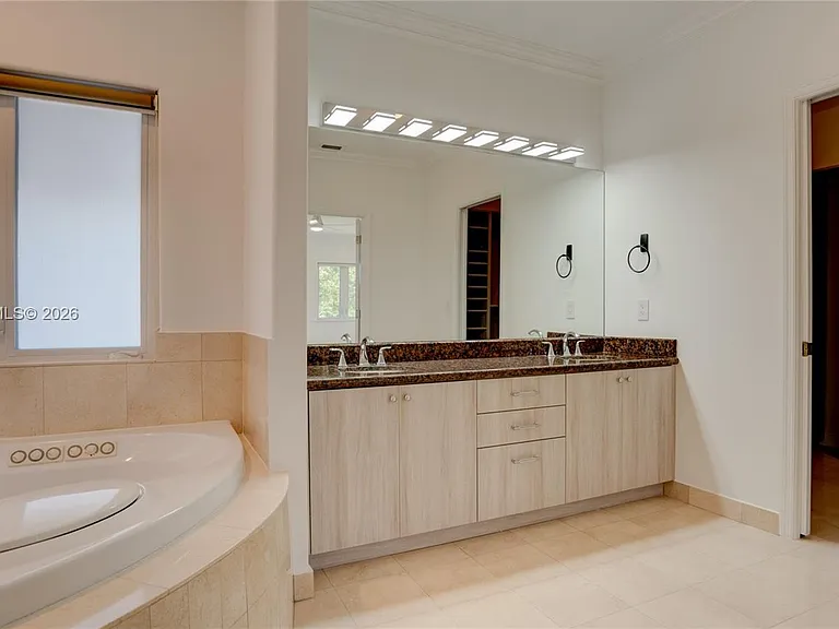 500 SW 51st Ct — Photo 39