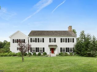 6 Laurel Ct, Basking Ridge, NJ 07920