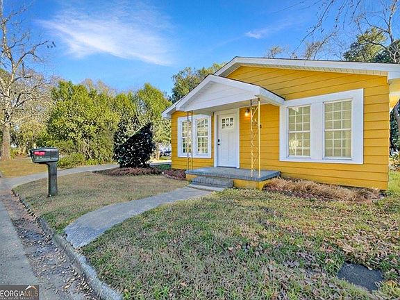 2nd image of 305 Chestnut St