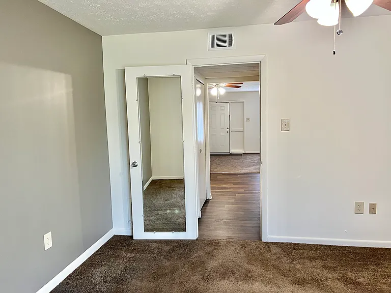Mayfair Apartments — Photo 90