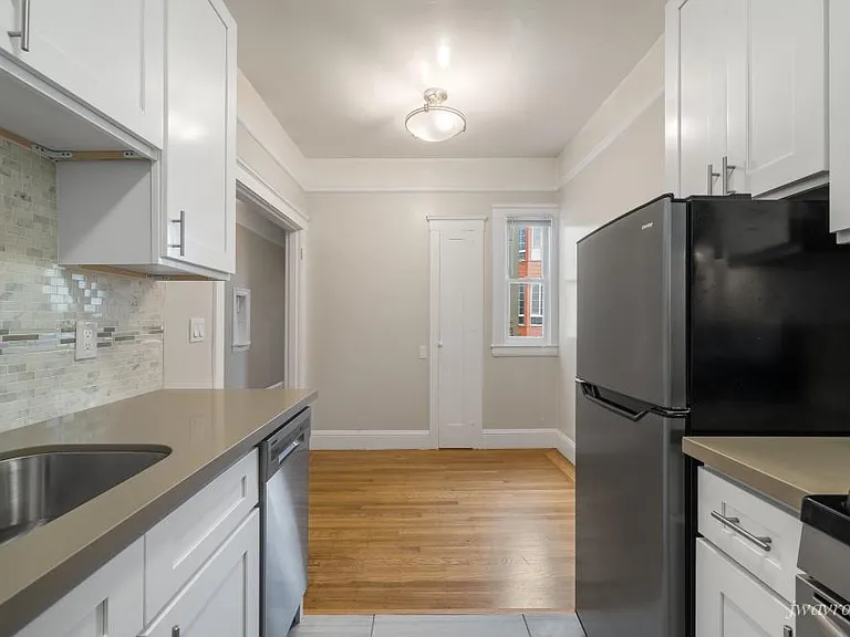 36 Cervantes Blvd #6 — Photo 6