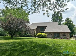 879 Brookfield Ln, Perrysburg, OH 43551