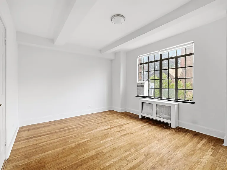 433 W 21st St #6A — Photo 4