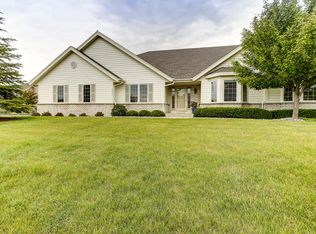 7056 W Mequon Trl, Mequon, WI 53092