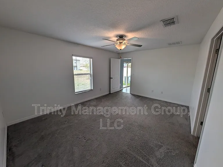 367 Argyll Dr — Photo 17