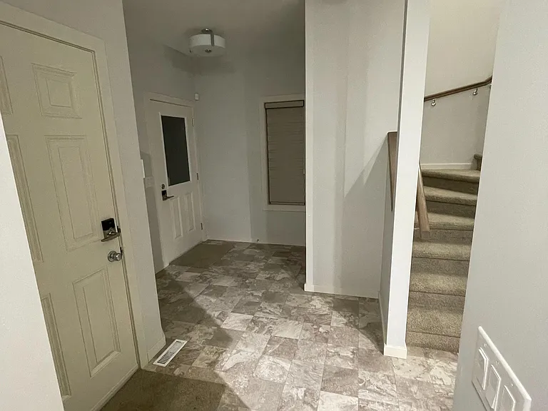 114 Douglas Henning Bay — Photo 18