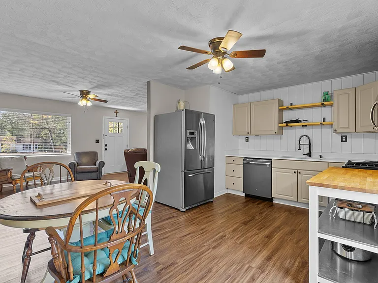 620 E New England Ave — Photo 12
