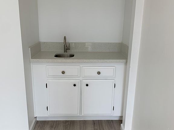 4th image of 1614 E Chevy Chase Dr APT 5