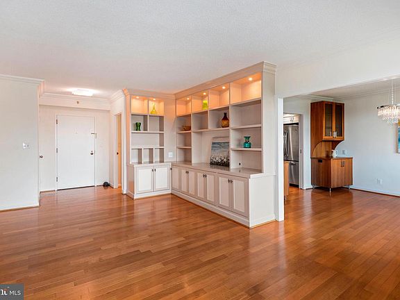 5th image of 1805 Crystal Dr APT 512S
