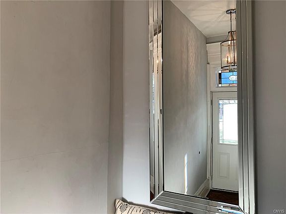 4th image of 906 N Alvord St #1