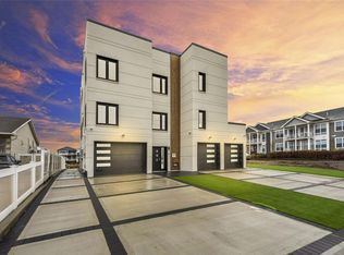 72 Washington Ave, Island Park, NY 11558