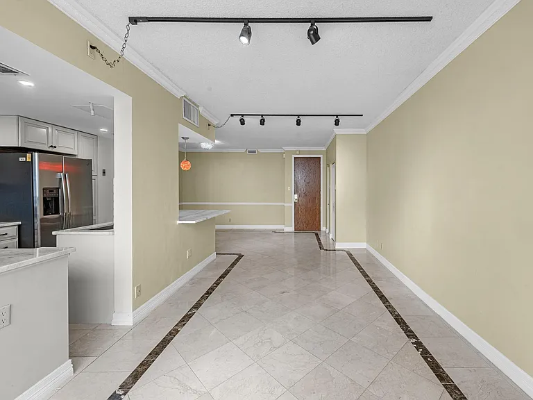 5150 Hidalgo St #202 — Photo 6