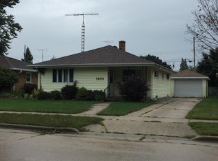 7606 18th Ave, Kenosha, WI 53143