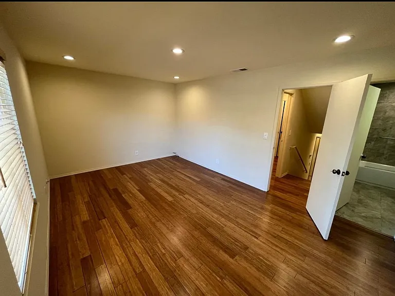 830 Hacienda Dr — Photo 3