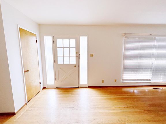 2nd image of 957 Menlo Ave