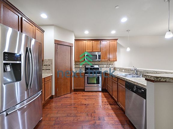 5th image of 3813 NE 3rd Pl