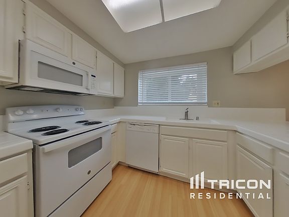 4th image of 801 Newport Way