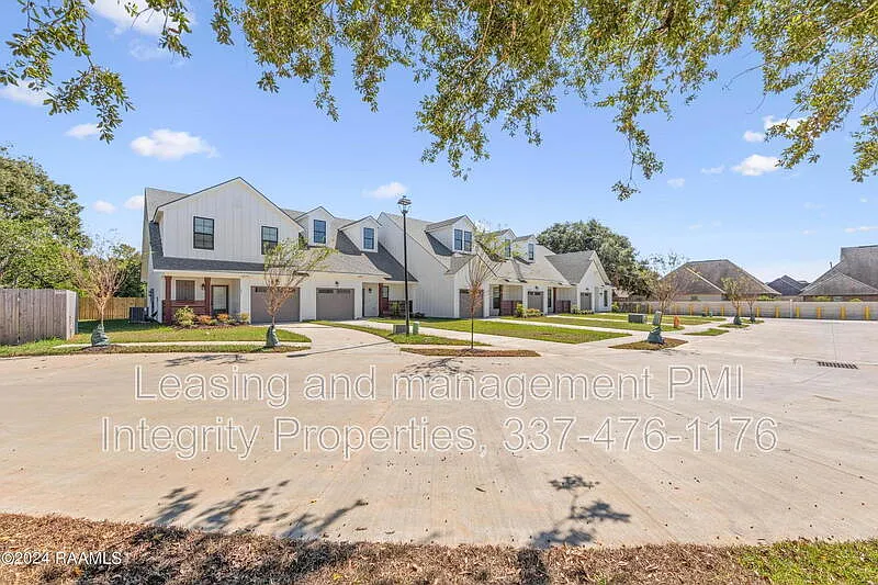 3 bed, 2.0 bath, 1144 sqft, $1,850 — Photo 2