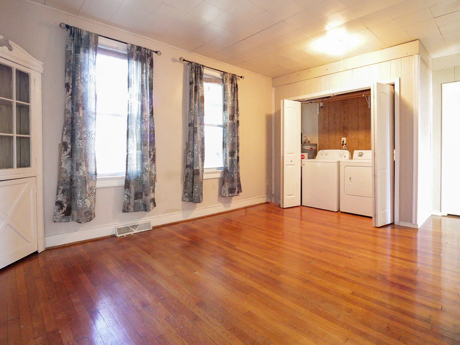 3 bed, 892 sqft, $1,499 — Photo 4