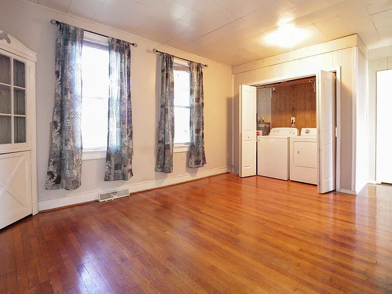 400 N 3rd Ave — Photo 4
