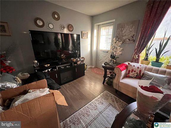 5th image of 735 Laufer St #737