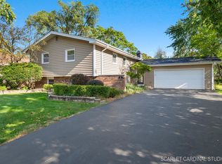 4 E Gartner Rd, Naperville, IL 60540