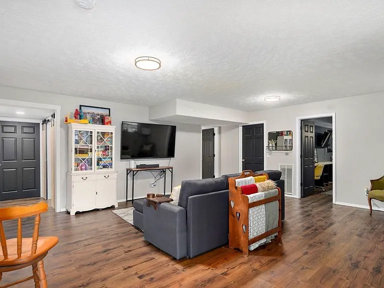 830 E Rachael Dr — Photo 6