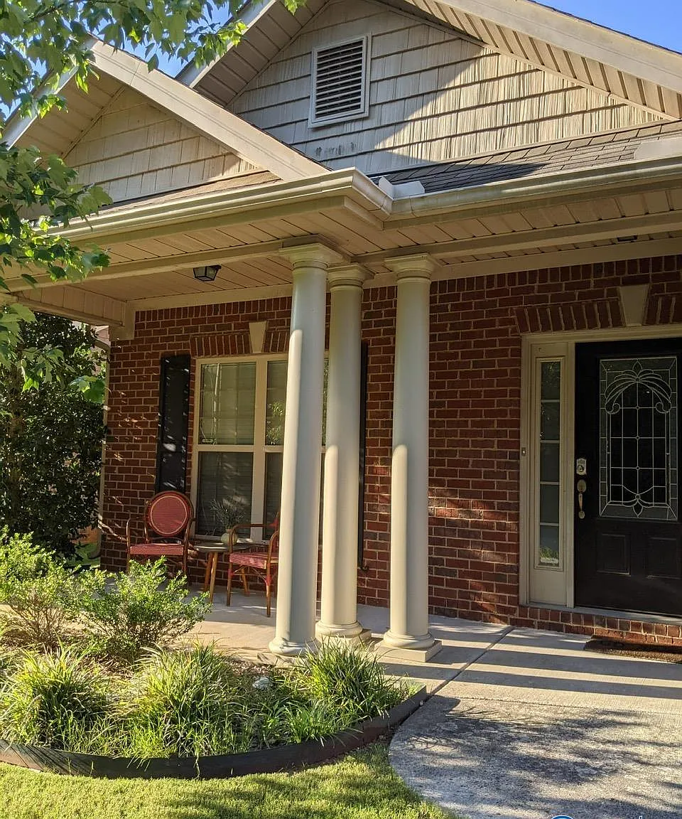 3 bed, 3.0 bath, 2061 sqft, $2,000 — Photo 1