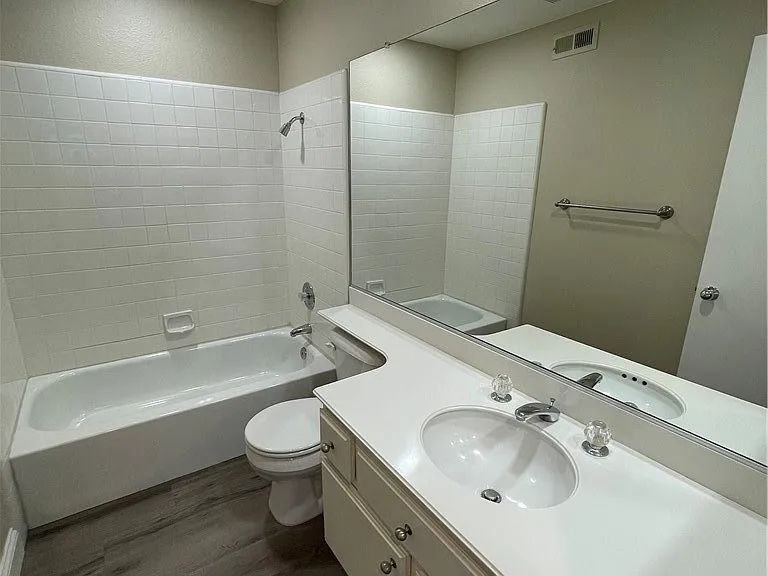21887 Southgate #310 — Photo 26