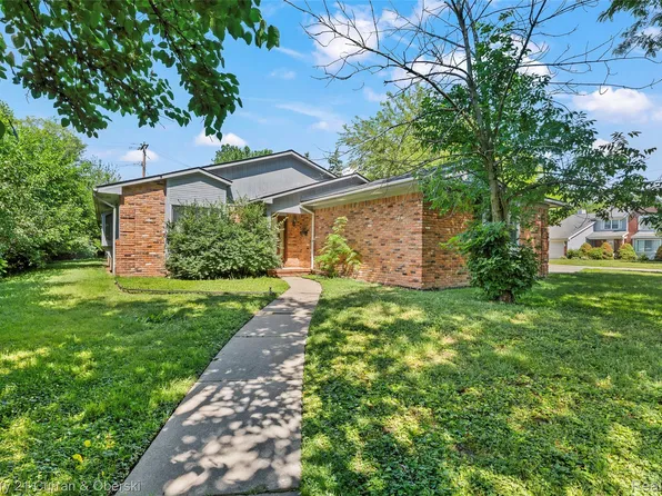 5620 Kaufman St, Dearborn Heights, MI 48125