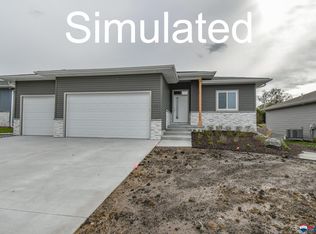 748 W Panorama Rd, Lincoln, NE 68523