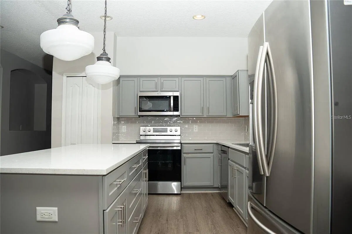 4 bed, 2.0 bath, 2197 sqft, $3,300 — Photo 3